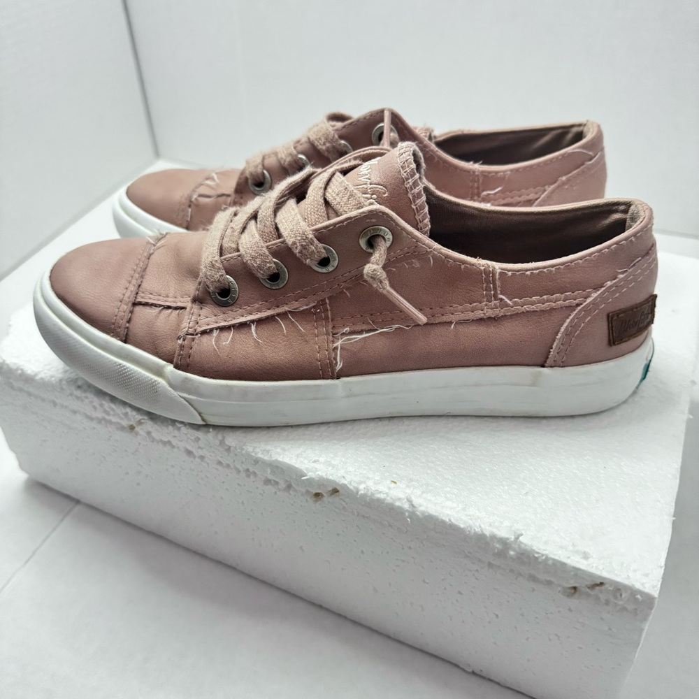 Blowfish Malibu Pink Sneakers Women’s Lace Up Distressed Casual Shoes